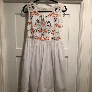 Comme Toi white cotton dress w/ flower embroidery